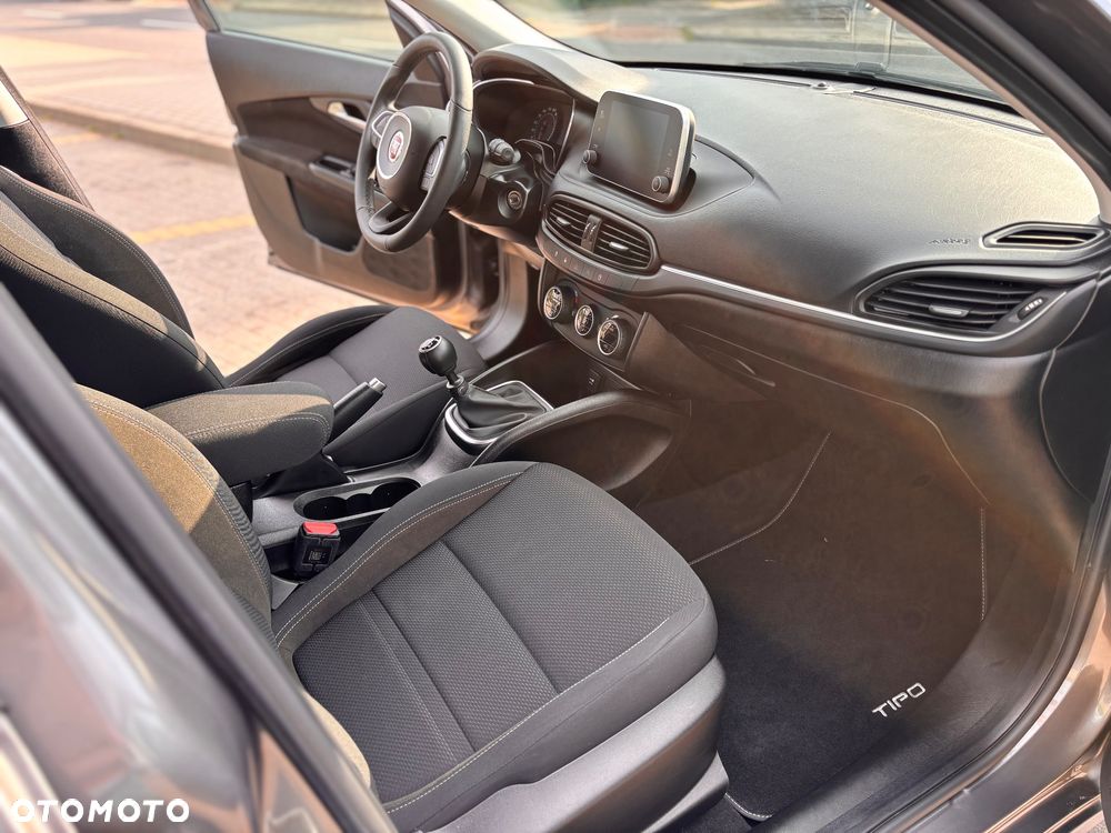 Fiat Tipo 1.4 16v Lounge EU6d - 12