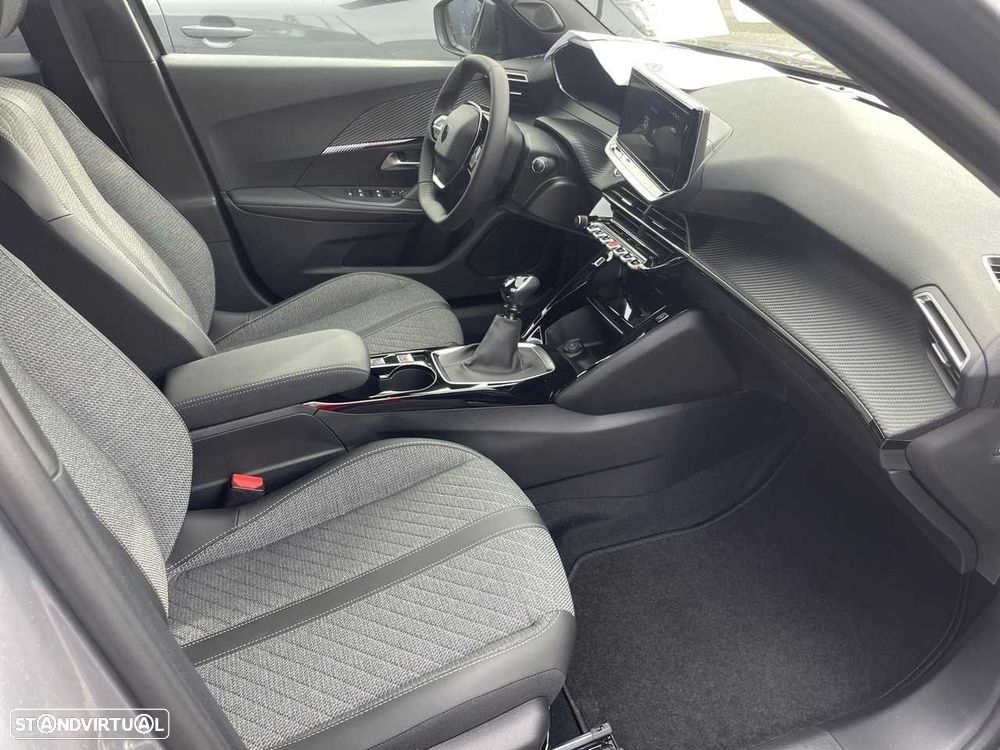 Peugeot 2008 1.2 PureTech Allure - 12