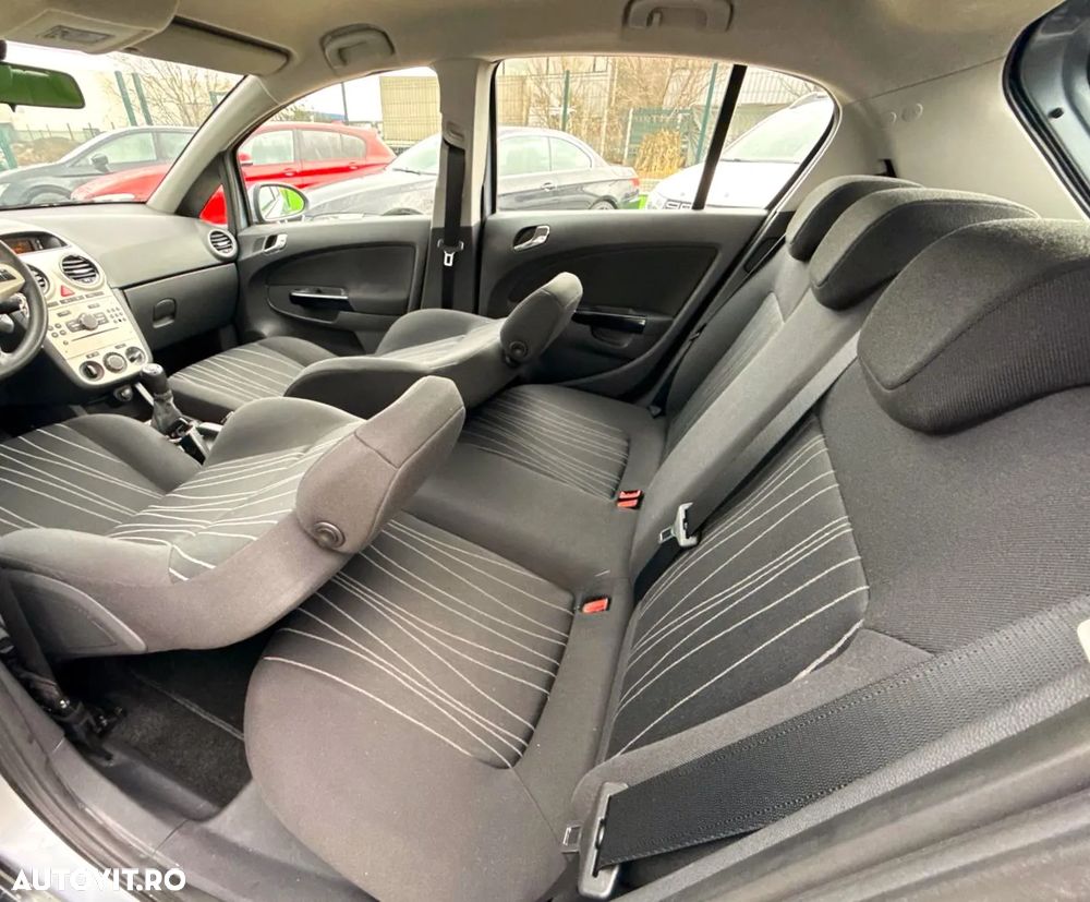 Opel Corsa 1.2i Essentia - 18