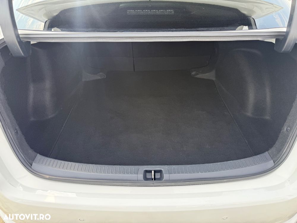 Toyota Corolla 1.8 HSD Dynamic - 37