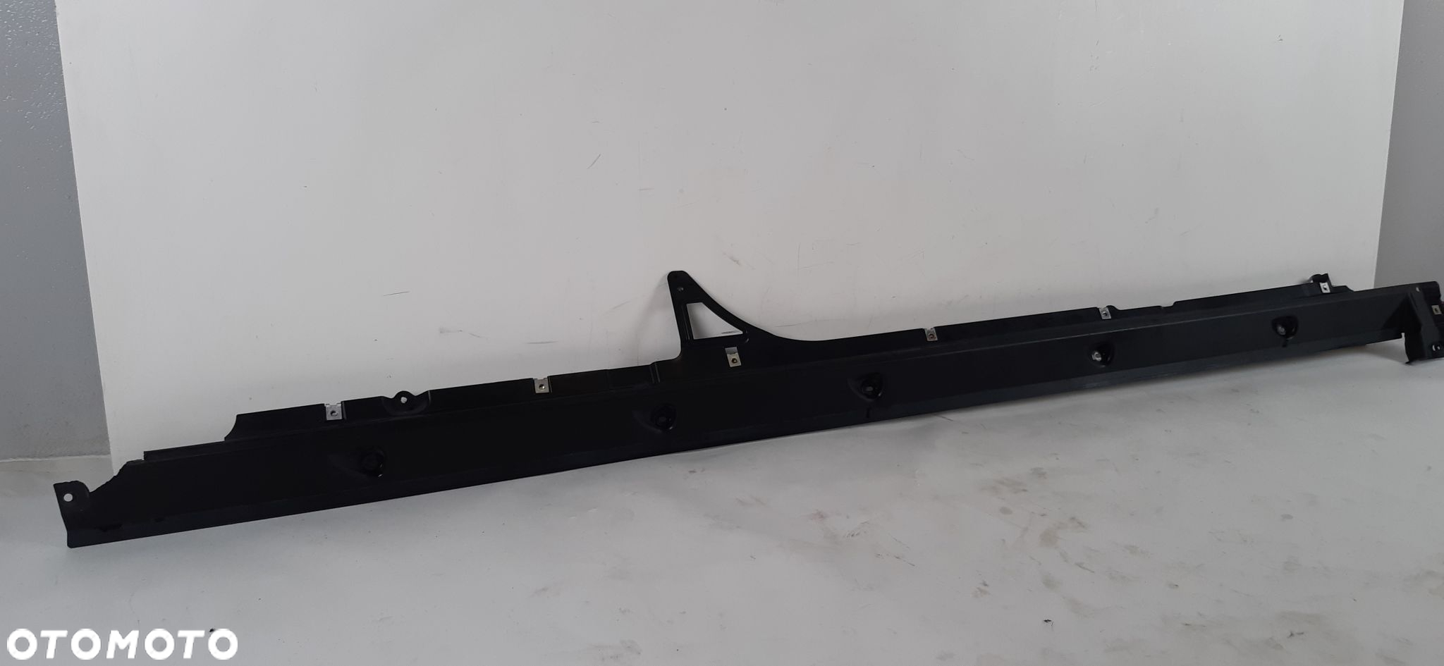 AUDI Q8 LISTWA PROGOWA LEWA 4M8825211 - 3