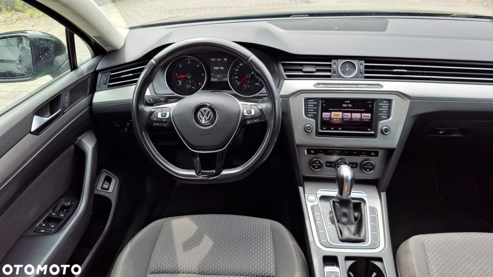 Volkswagen Passat - 11