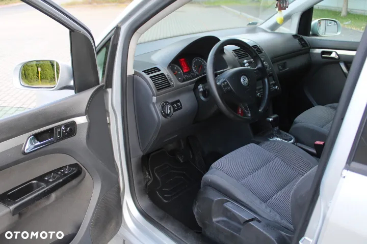 Volkswagen Touran 2.0 TDI Highline DSG - 8