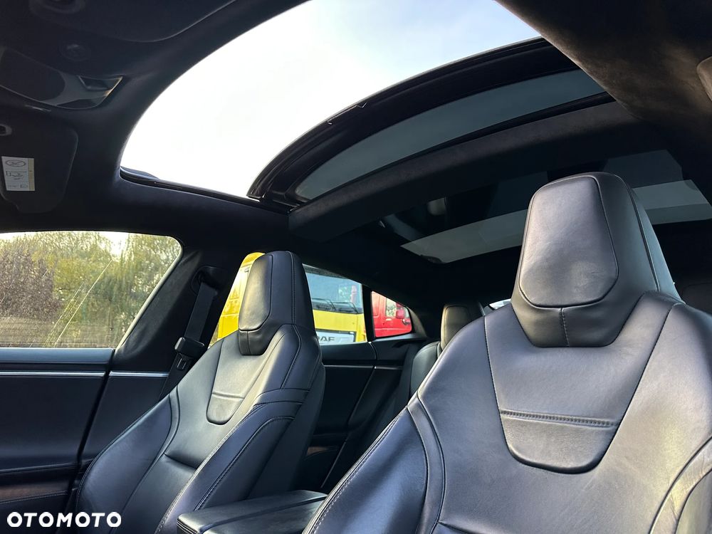 Tesla Model S - 11