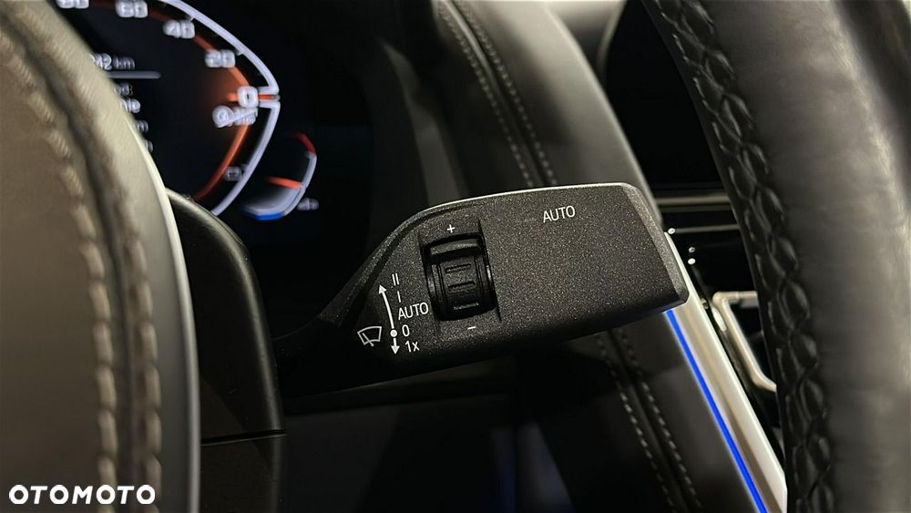 BMW Seria 8 - 23