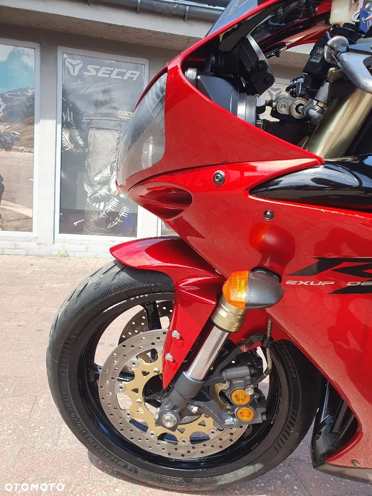 Yamaha R1 - 9