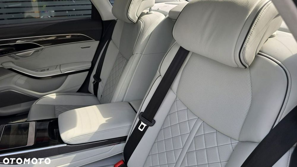 Audi S8 - 26