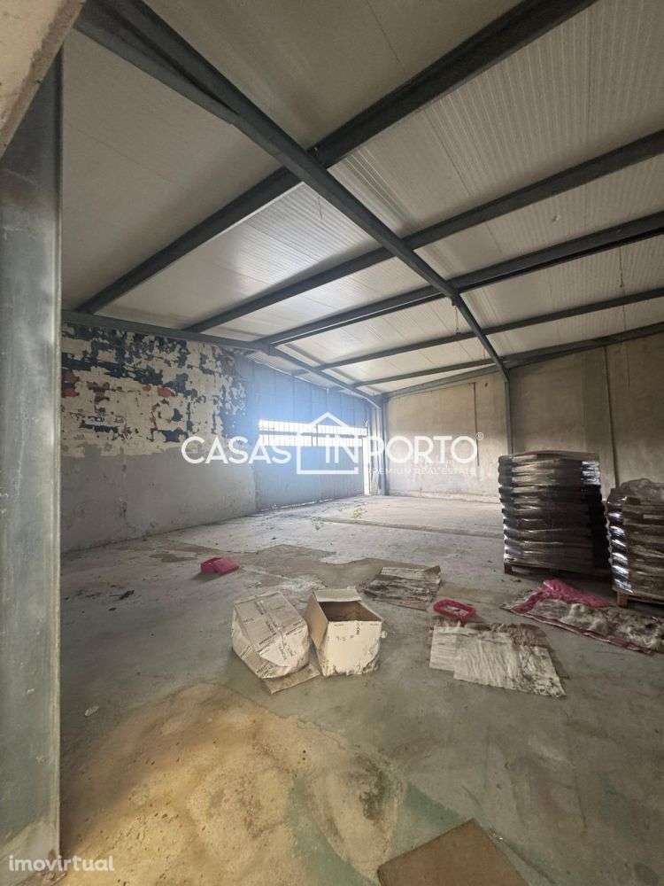 Armazém em plena zona industrial do Porto - Grande imagem: 5/18