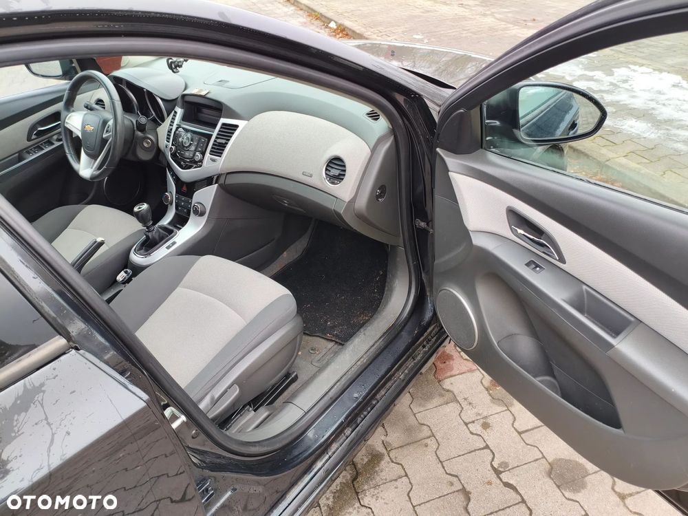 Chevrolet Cruze 1.6 - 18