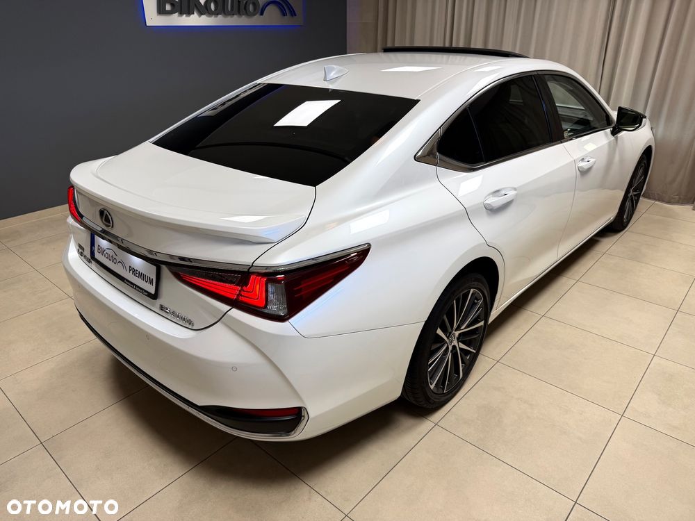 Lexus ES 300h Business Edition - 3