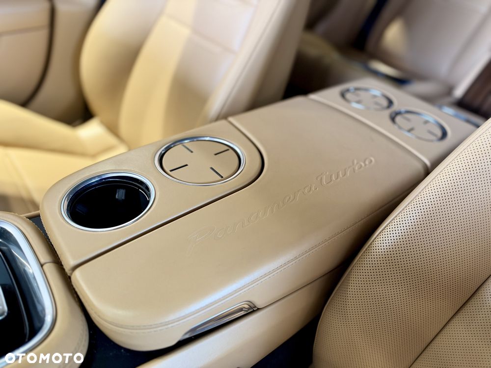 Porsche Panamera Turbo Executive - 9