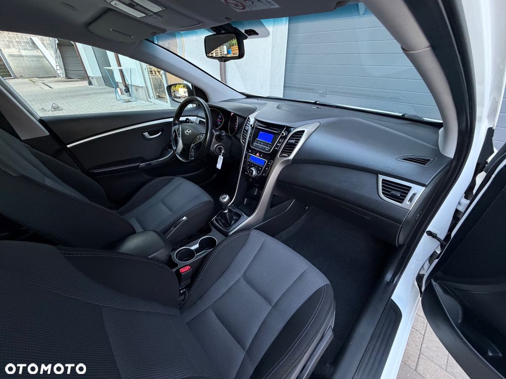 Hyundai i30 1.4 Premiere Comfort - 11