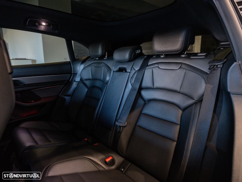 Porsche Taycan Cross Turismo 4 - 24