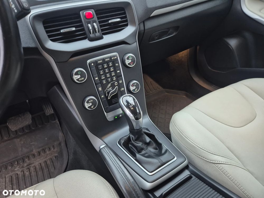 Volvo V40 D3 Momentum - 11