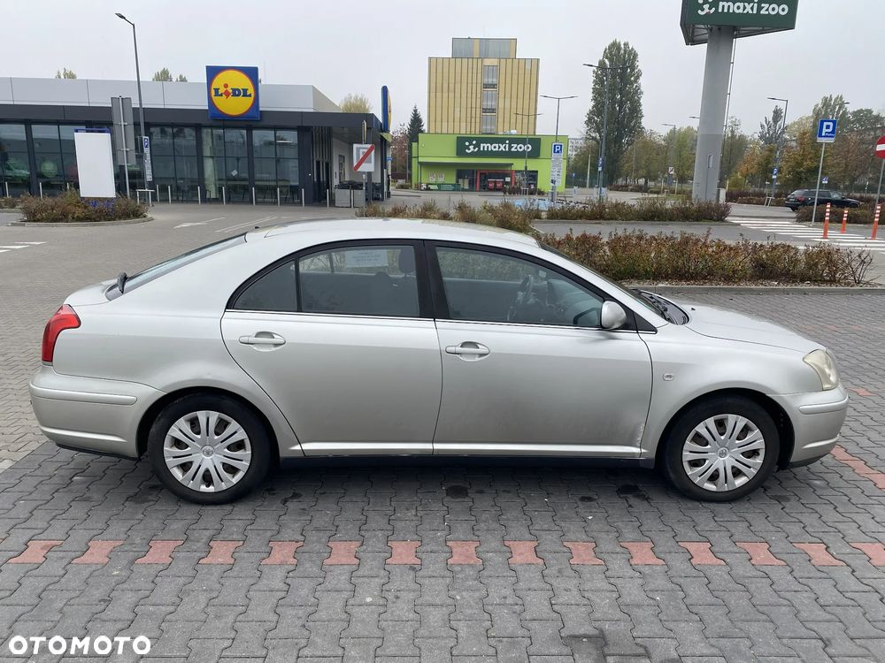 Toyota Avensis 1.8 VVT-i Sol - 9