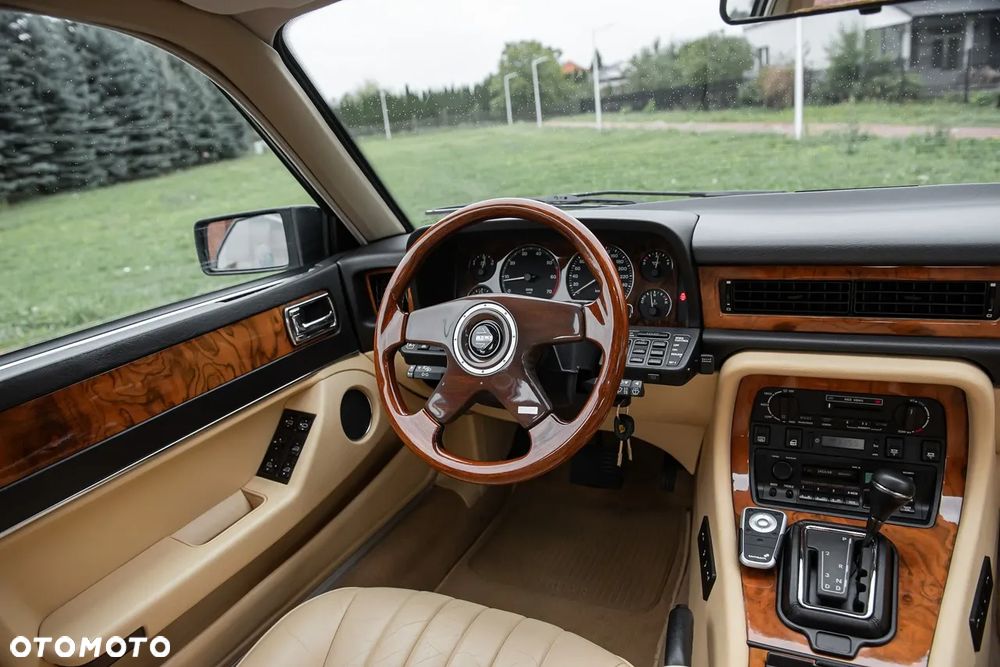 Jaguar XJ Soverign 3.2i - 22