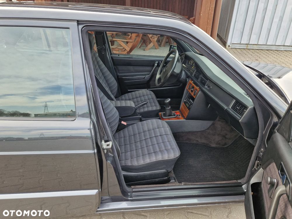 Mercedes-Benz W201 (190) - 7