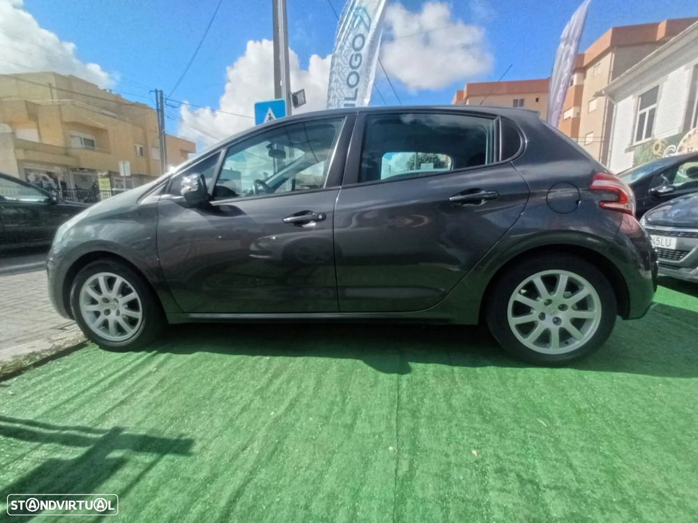 Peugeot 208 1.4 HDi Active - 4
