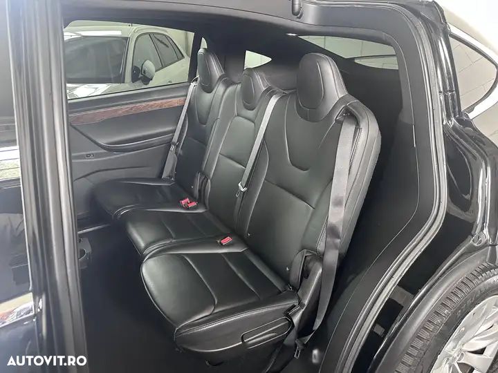 Tesla Model X - 9