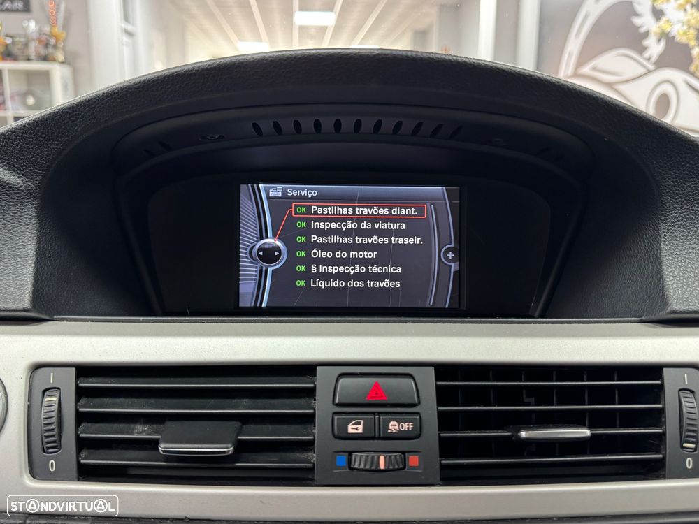 BMW 318 d Navigation Sport - 38