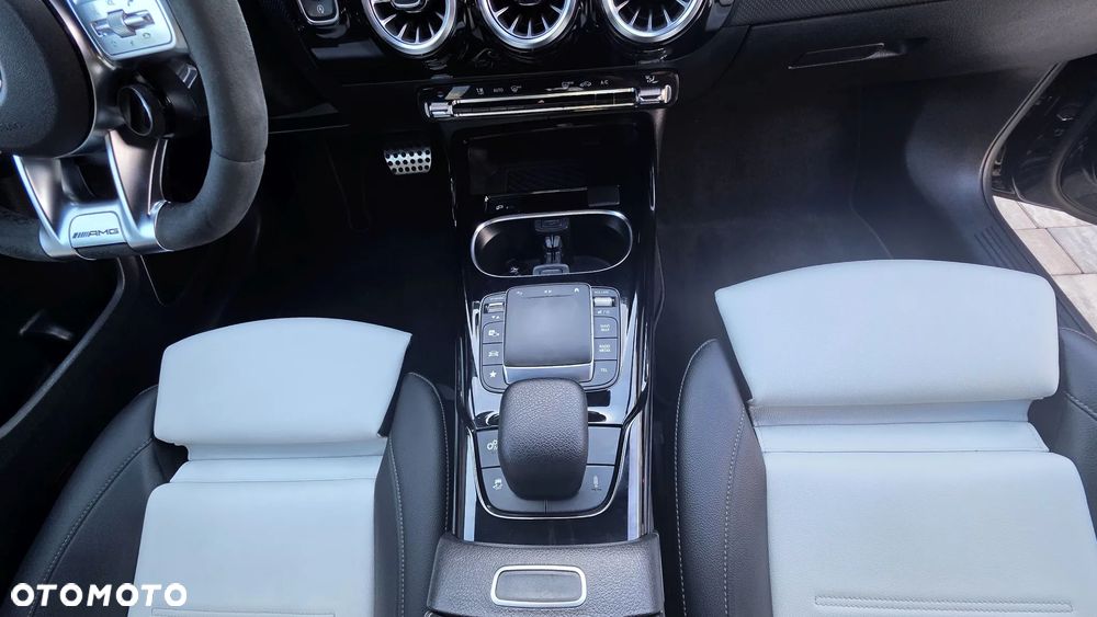 Mercedes-Benz CLA AMG 35 4Matic B AMG Speedshift 7G-DCT - 29