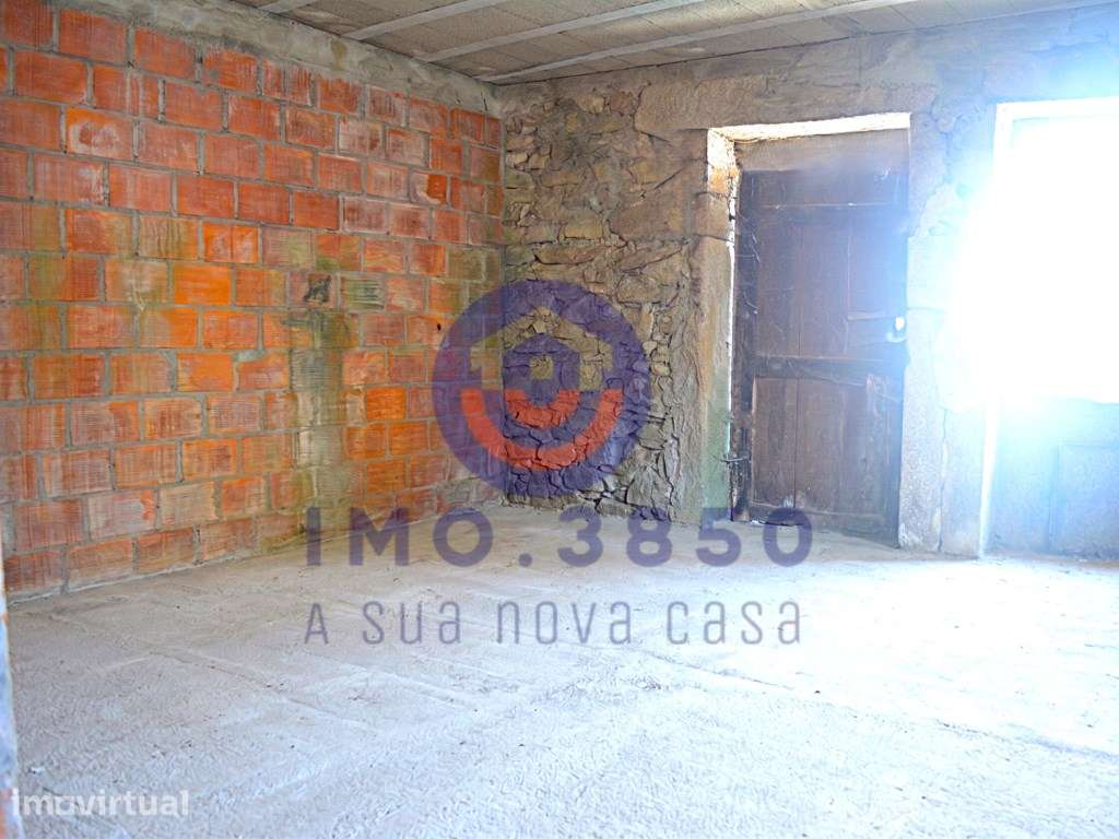 Moradia T3 em pedra para recuperação - Grande imagem: 3/26