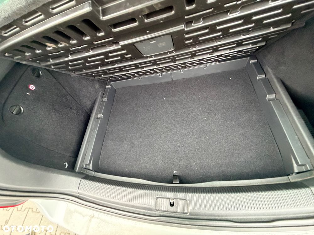 Volkswagen Golf VI 2.0 TDI Comfortline - 8