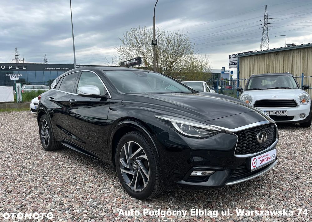 Infiniti Q30 - 1
