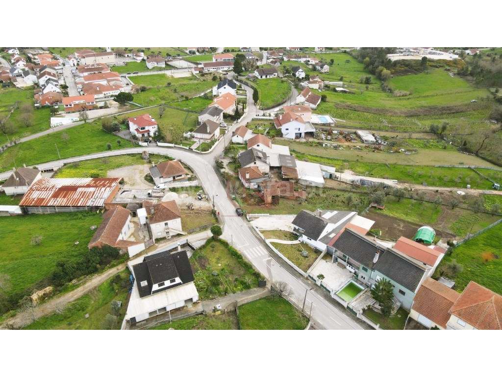 Terreno Urbano com 600m² em Espite, Ourém - Ideal para a Casa dos S... - Grande imagem: 5/16