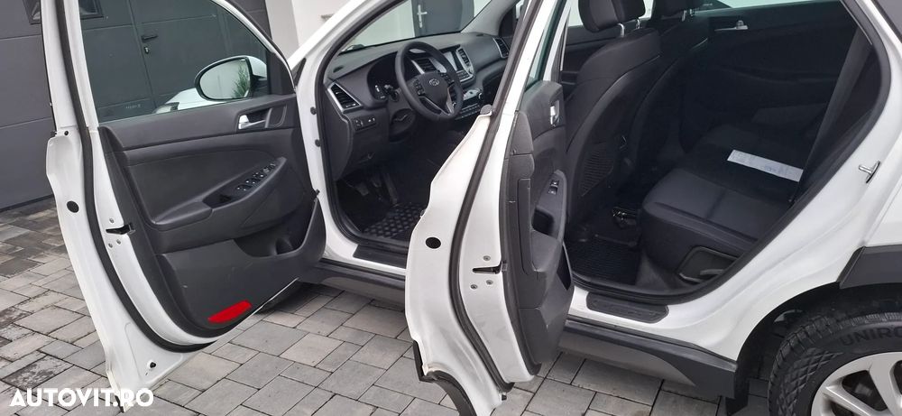 Hyundai Tucson blue 1.7 CRDi 2WD Intro Edition - 19