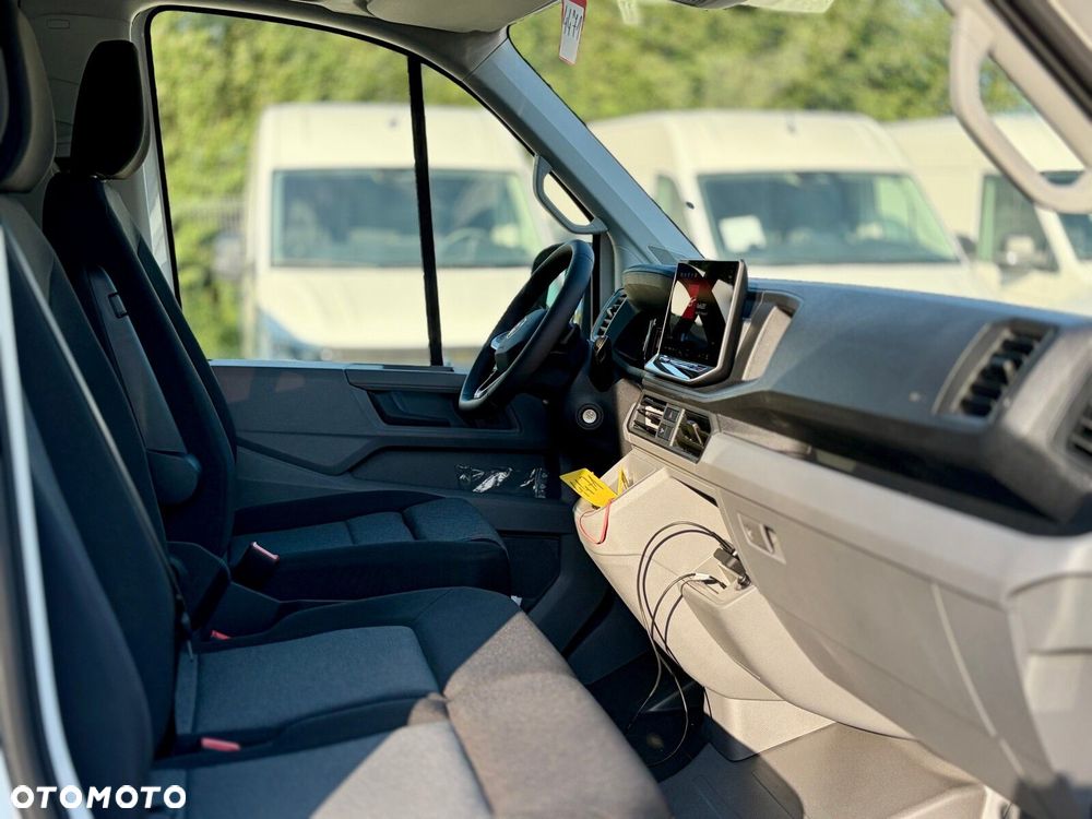 Volkswagen Crafter 35 Podwozie z pojedynczą kabiną silnik: 2,0 l EU6 SCR 177 KM / skrzynia biegów: Przedni napęd automatyczna 8-biegowa rozstaw osi: 4490 mm - 8