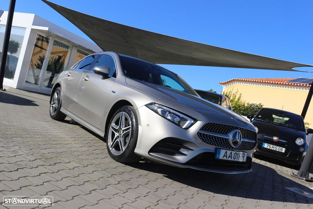 Mercedes-Benz A 250 Limousine e AMG Line - 19
