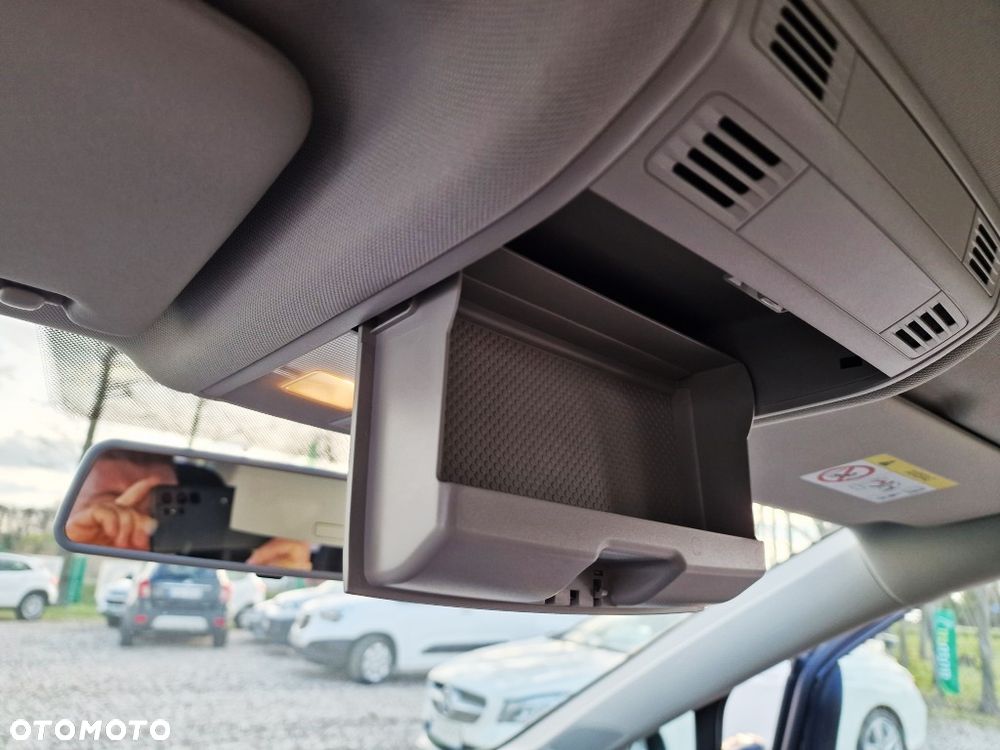 Volkswagen Touran - 33