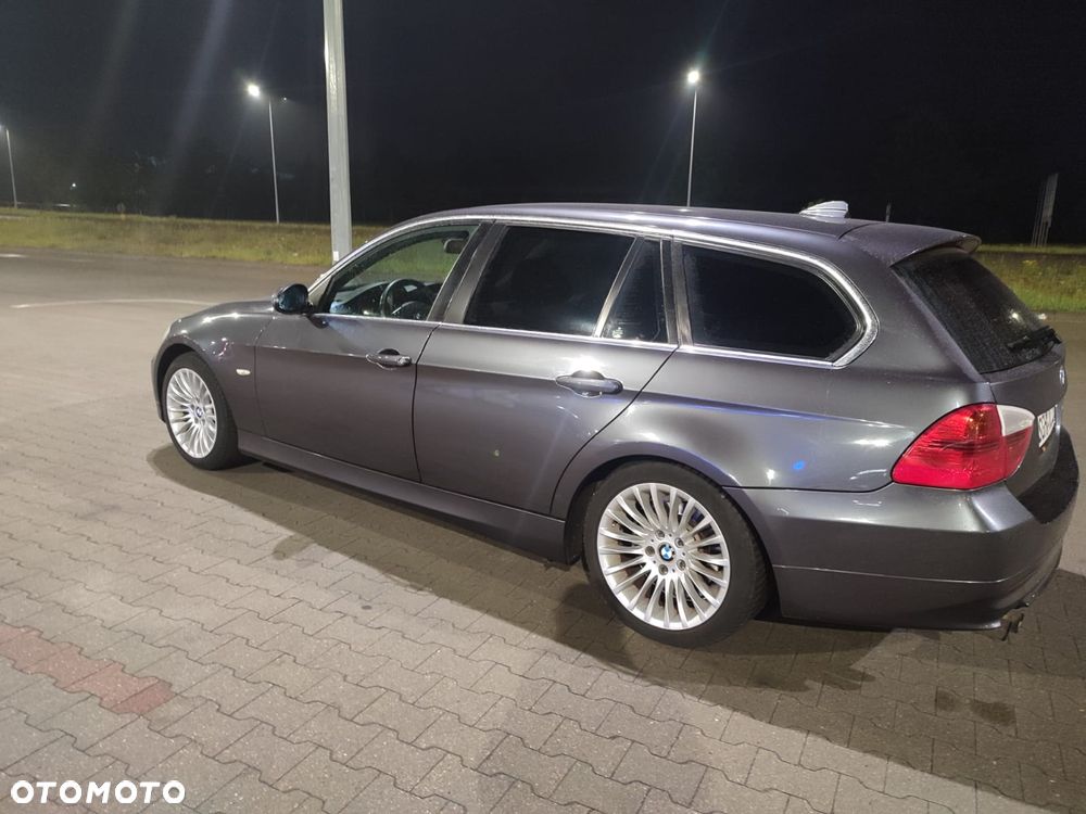 BMW Seria 3 330i - 3