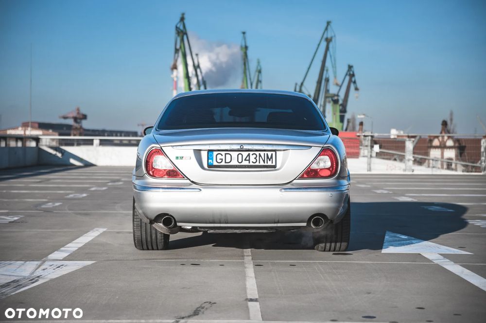 Jaguar XJR 4.2 - 8