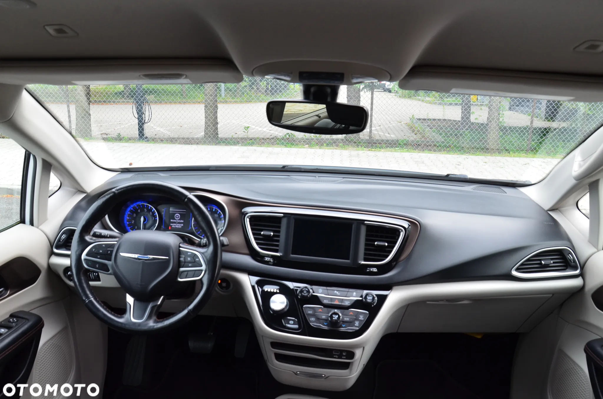 Chrysler Pacifica - 11