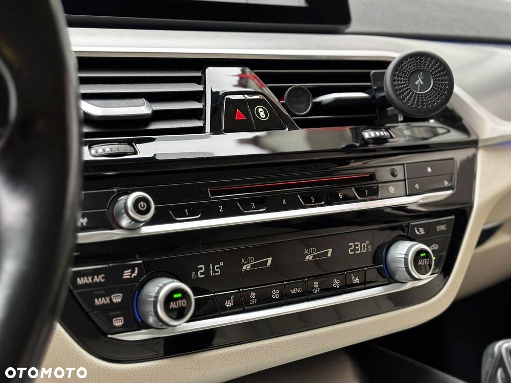 BMW Seria 5 520d xDrive Luxury Line - 26