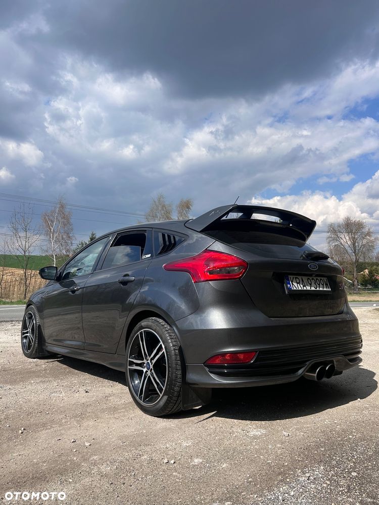Ford Focus ST - 5