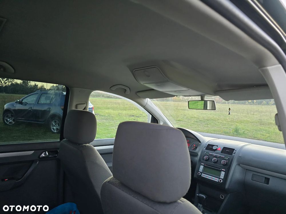 Volkswagen Touran - 15