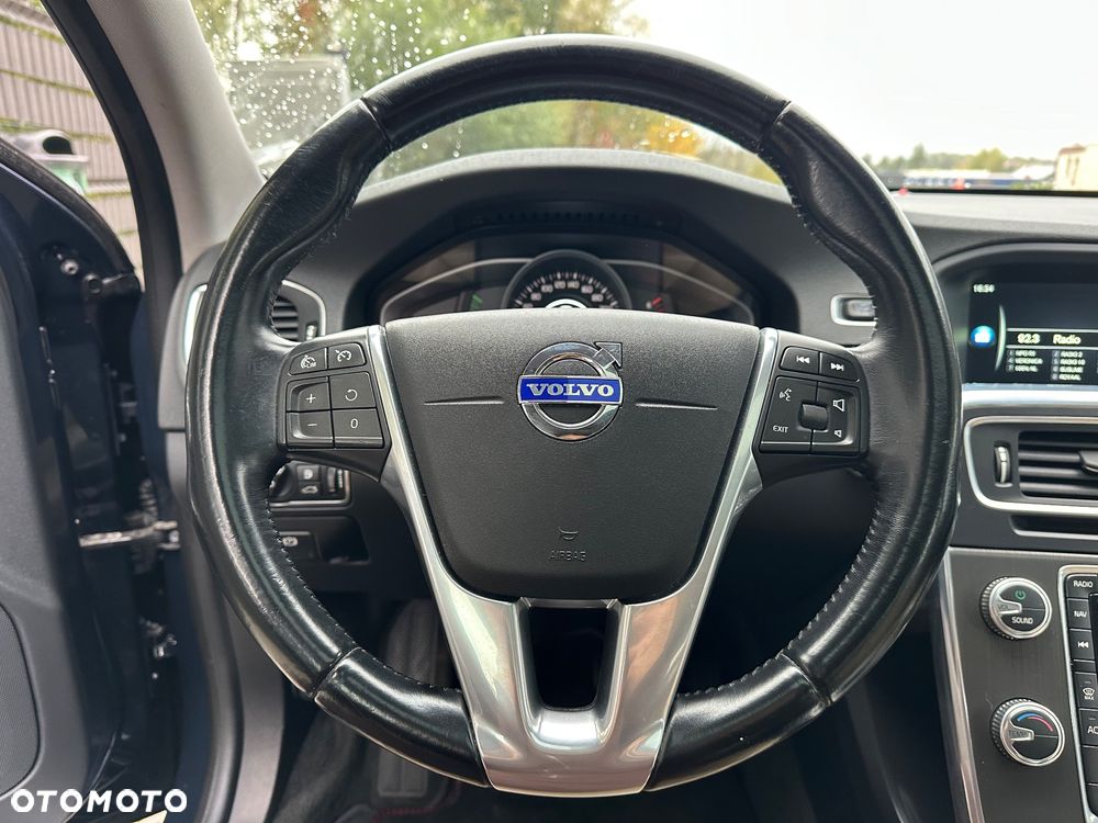 Volvo V60 D4 Momentum - 25