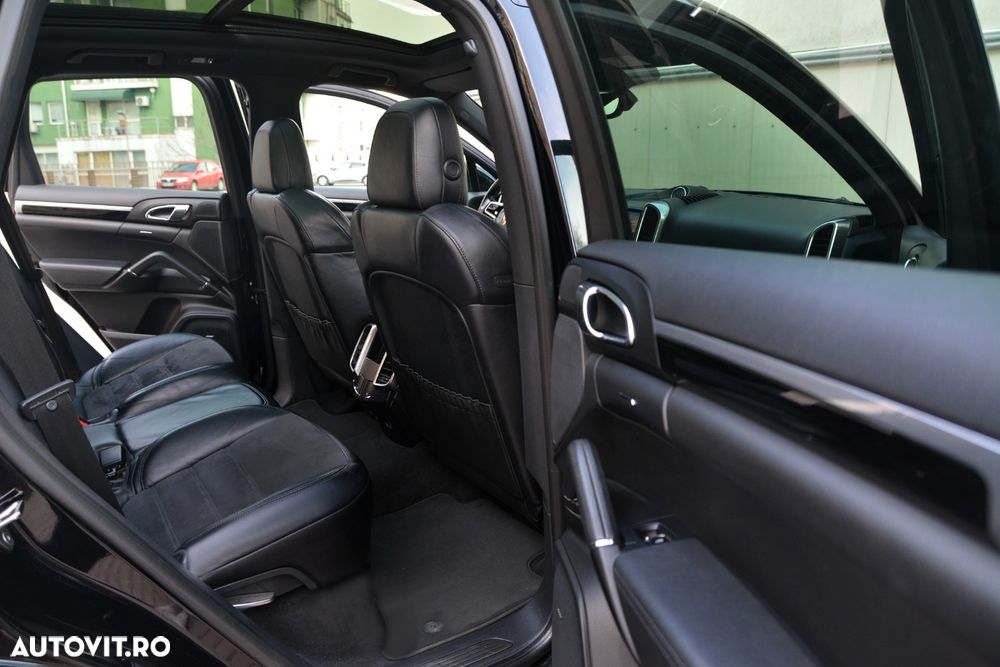 Porsche Cayenne Platinum Edition - 17