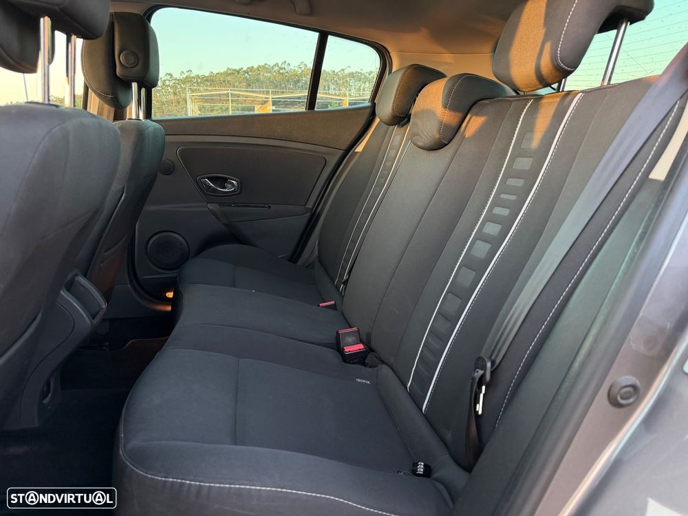Renault Mégane 1.5 dCi Dynamique SS - 8