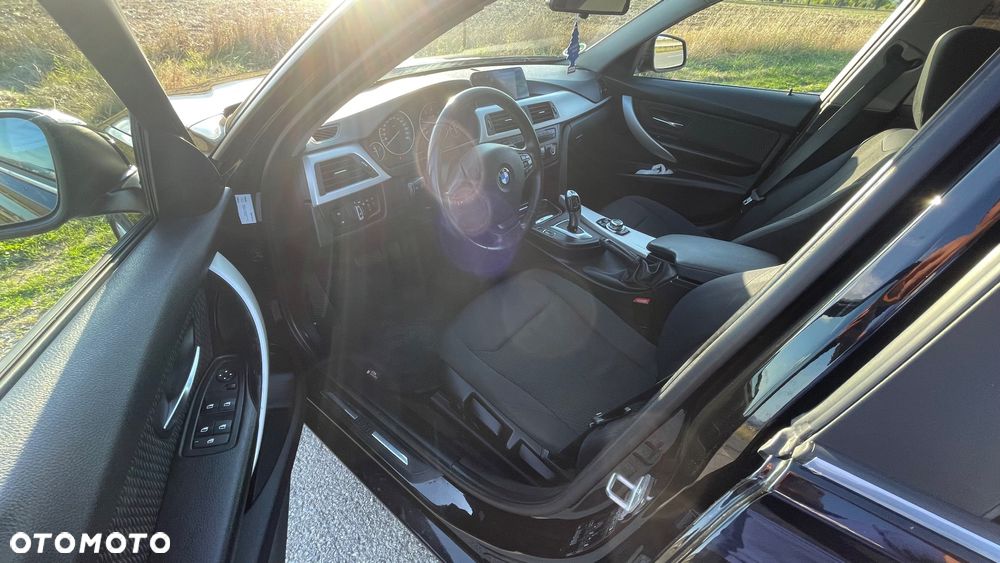 BMW Seria 3 318d Sport Line - 10