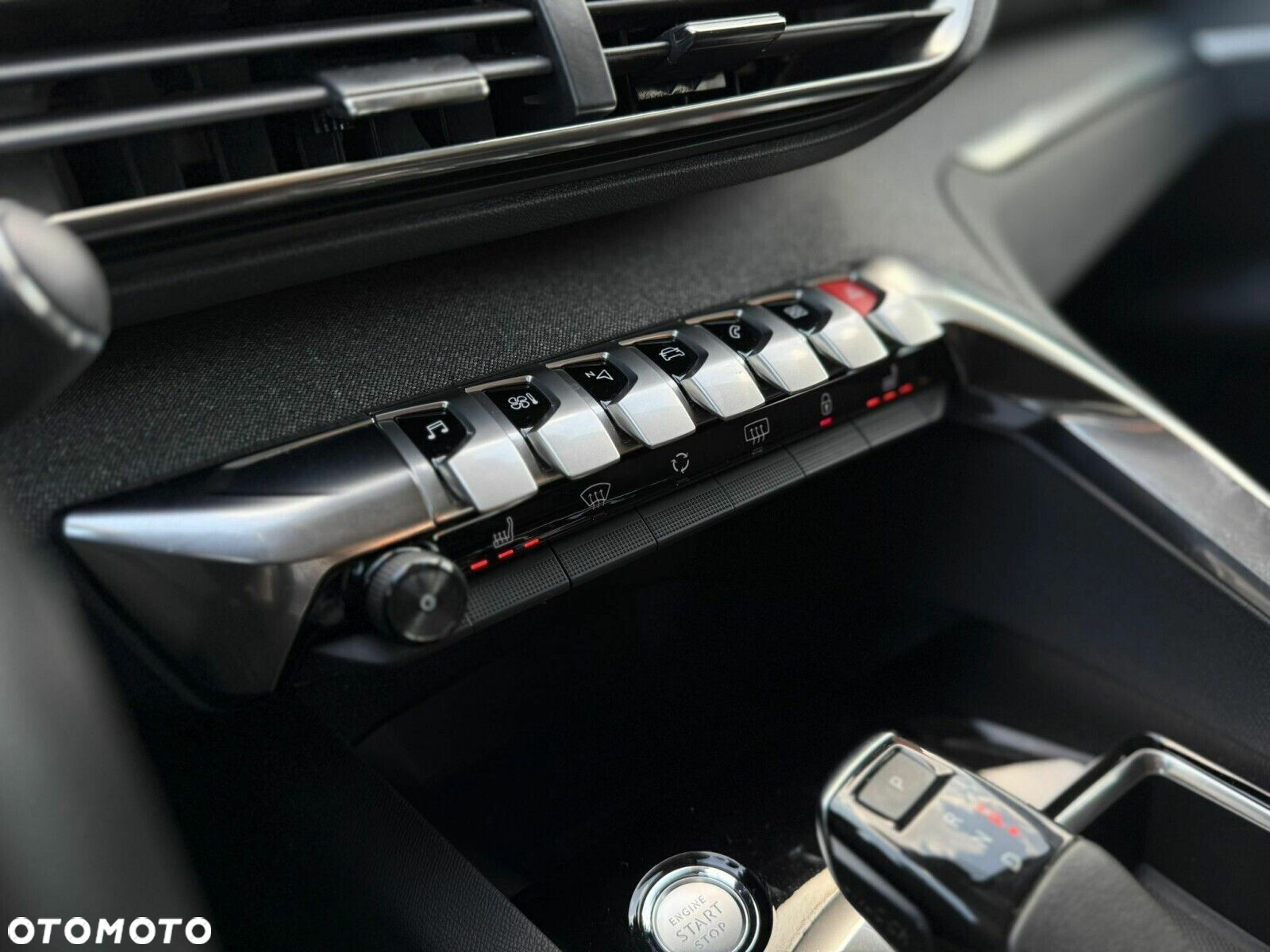 Peugeot 3008 1.2 PureTech GPF Allure S&S EAT8 - 19