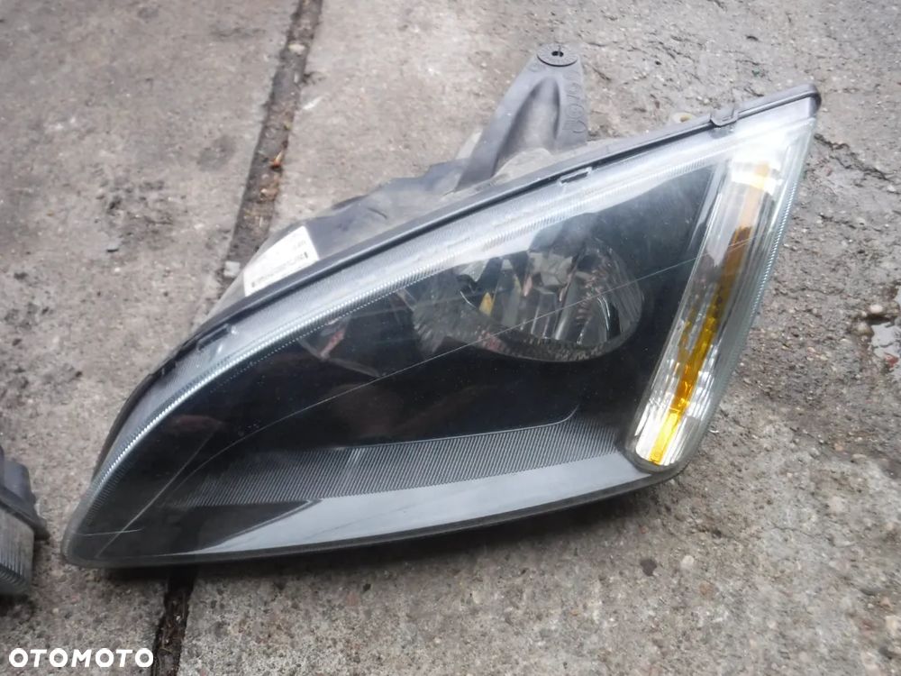 Ford Focus MK2 lampa przod czarna ciemna  EUROPA - 3