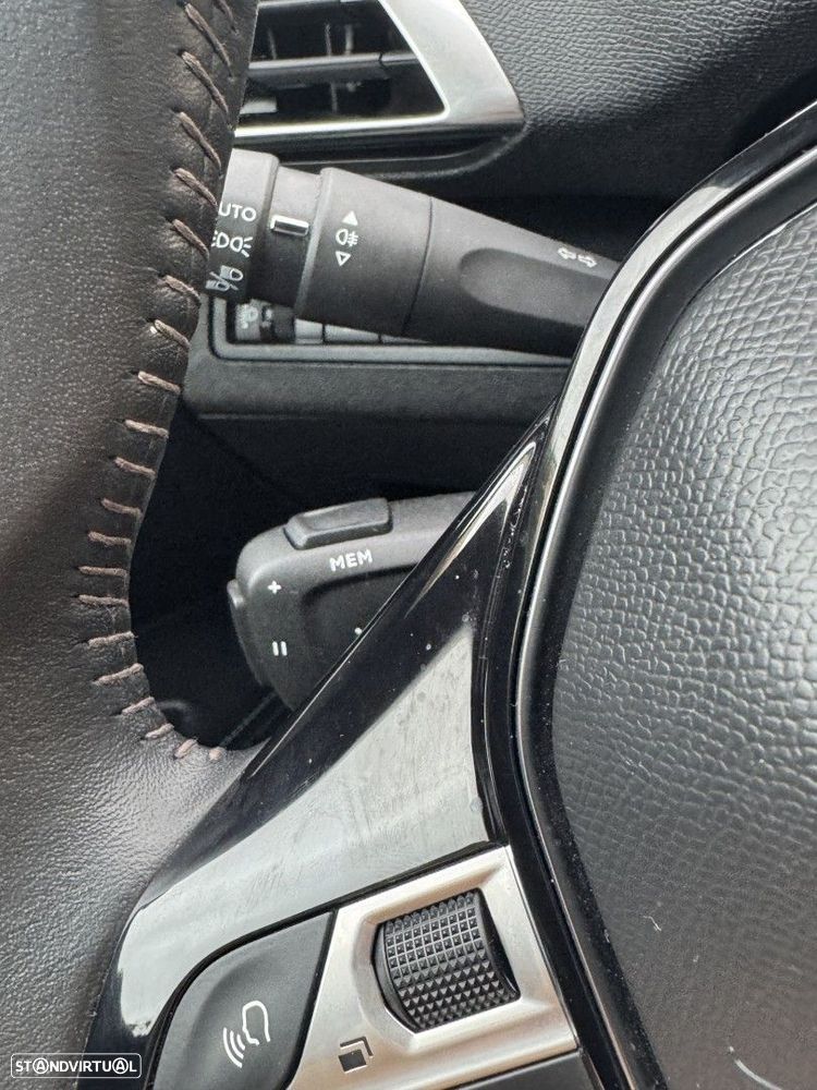 Peugeot 5008 1.2 PureTech Allure Pack - 27