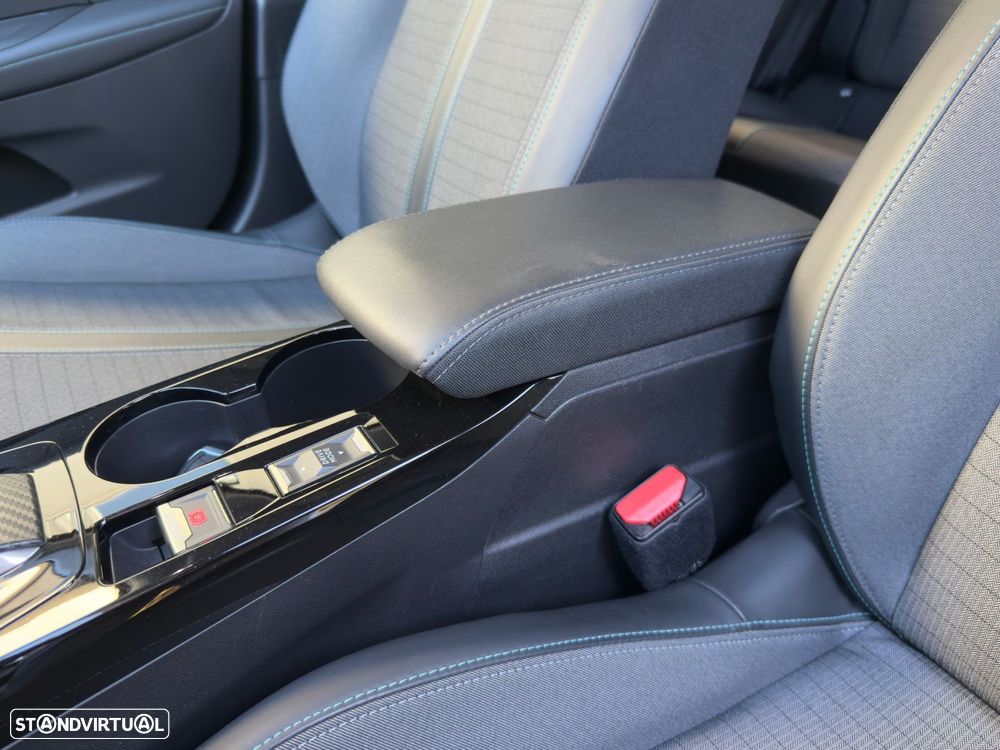 Peugeot 2008 1.5 BlueHDi Allure EAT8 - 18