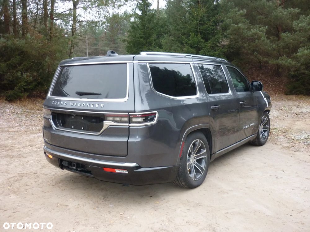 Jeep Grand Wagoneer - 6