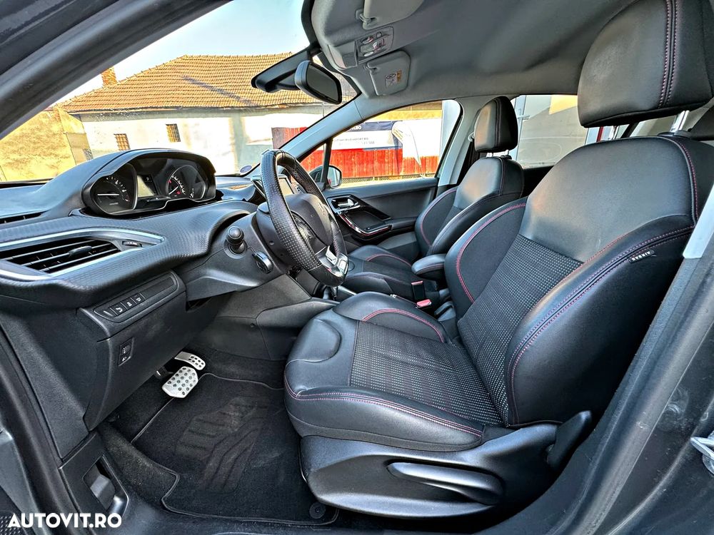 Peugeot 208 - 5