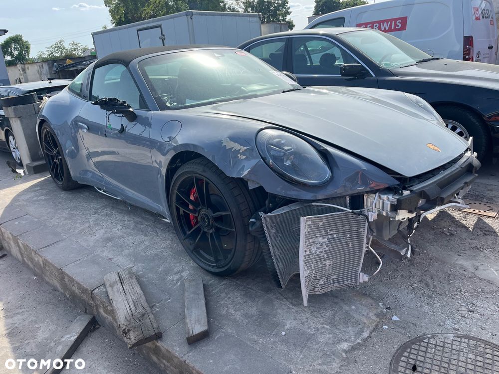 Porsche 911 Targa 4 GTS PDK - 4